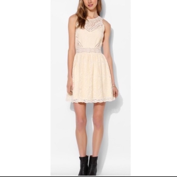 Urban Outfitters Dresses & Skirts - Urban Outfitter kimchi blue Bella lace dress small